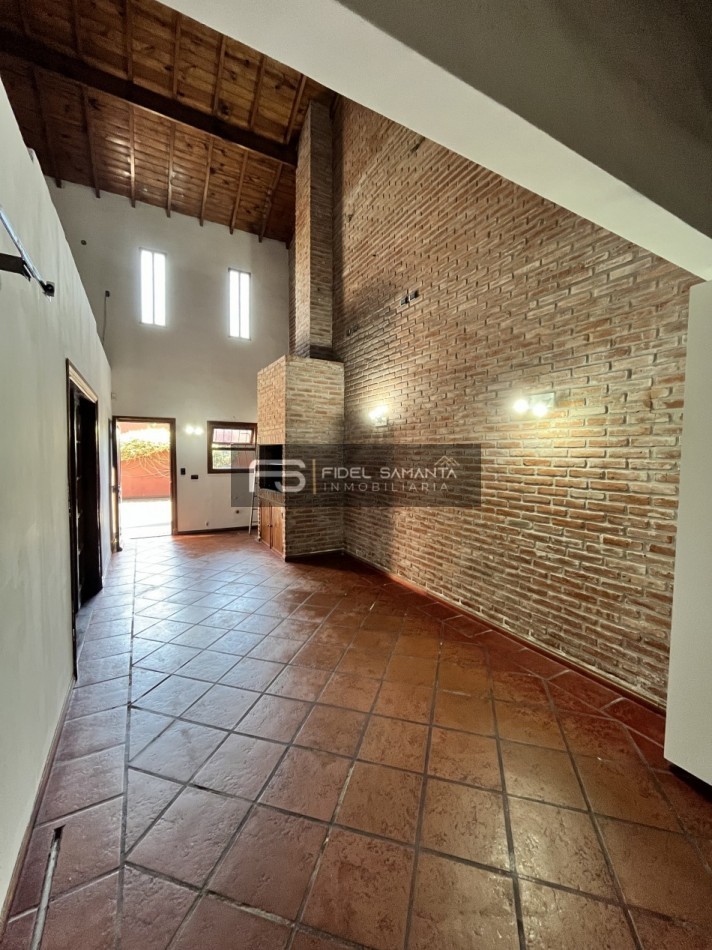 RETASADO VENTA HERMOSO PH 3 Amb con garage Y pequeño parque. Hermoso entorno SAN CAYETANO