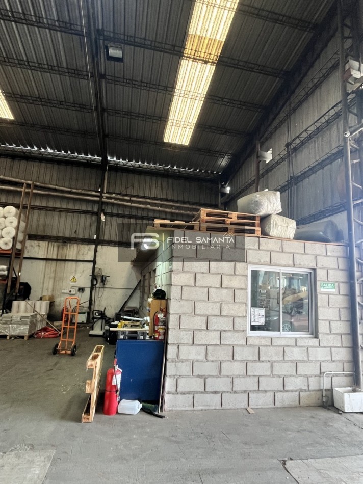 ALQUILER DE IMPORTANTE DEPOSITO 2500 MTS2 CON PLAYON DE MANIOBRA RUTA 88