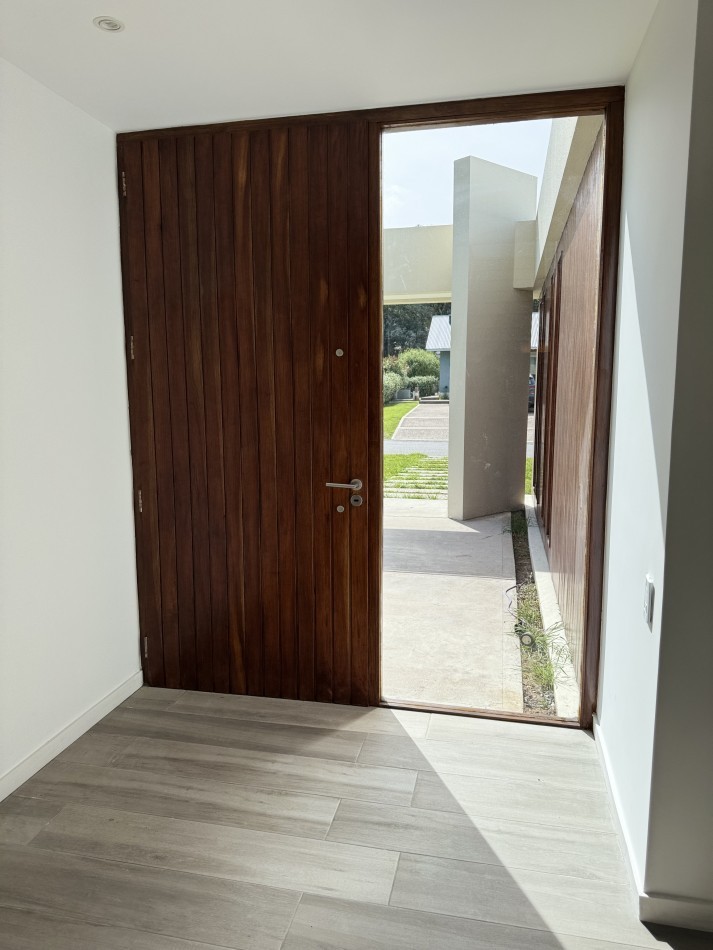 CASA CON PISCINA EN ALQUILER 24 MESES EN EL BARRIO PRIVADO RUMENCO