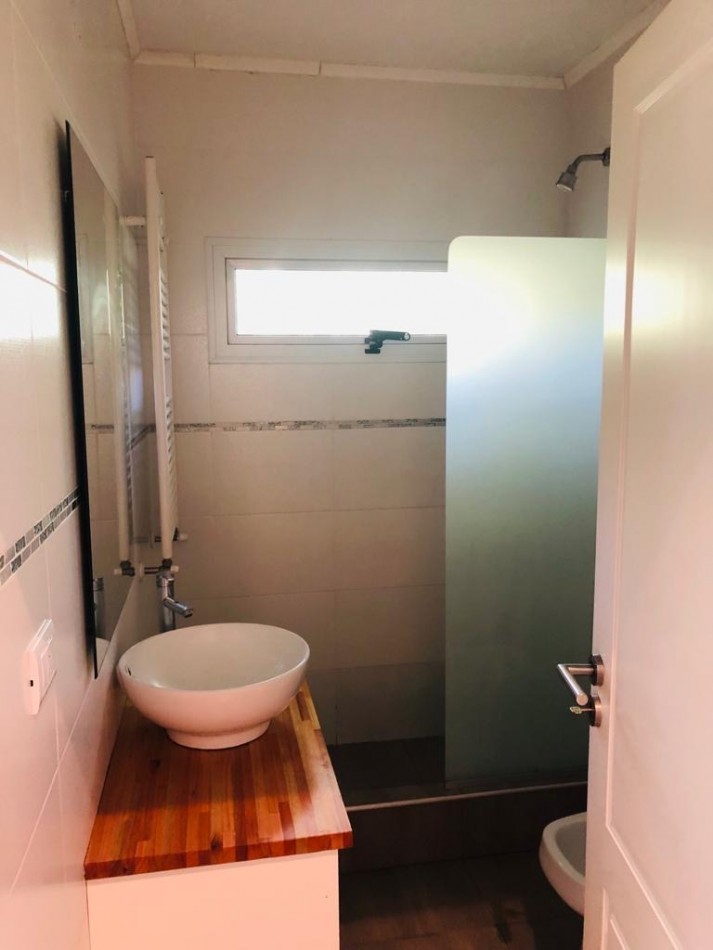 ALQUILER / VENTA ANUAL CASA 4 AMBIENTES EN VALERIA DEL MAR CON CALEFACCION POR RADIADORES GRAN ENTORNO
