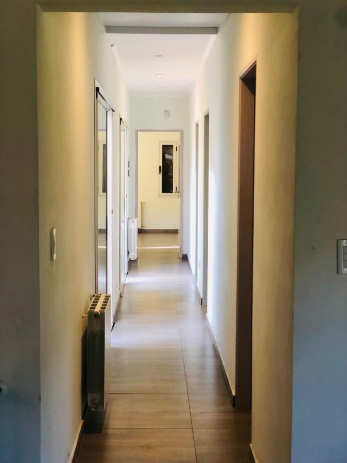 ALQUILER / VENTA ANUAL CASA 4 AMBIENTES EN VALERIA DEL MAR CON CALEFACCION POR RADIADORES GRAN ENTORNO
