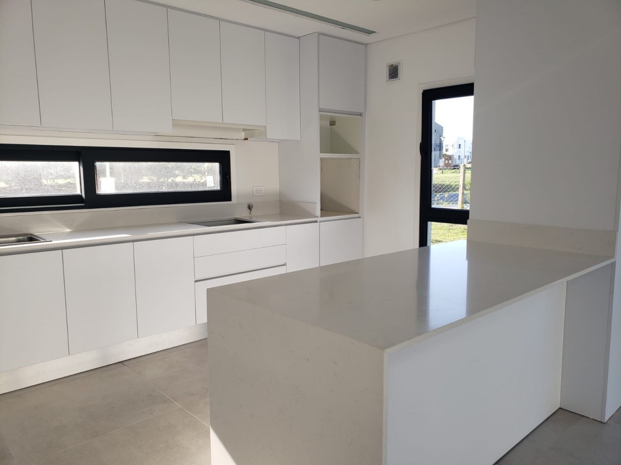 ALQUILER 24 MESES 4 AMB ESTILO Y CONFORT CASA A ESTRENAR  RUMENCO JOVEN