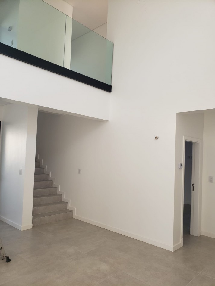ALQUILER 24 MESES 4 AMB ESTILO Y CONFORT CASA A ESTRENAR  RUMENCO JOVEN