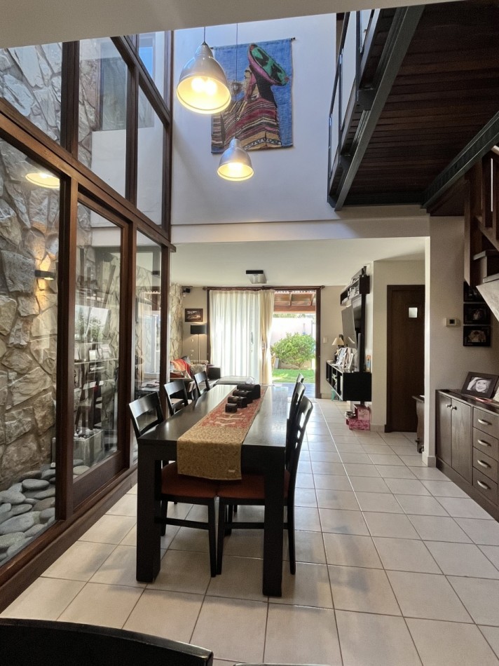 VENTA HERMOSO PH ZONA CAISAMA 3AMB CON 2 baños y PARQUE Y PISCINA