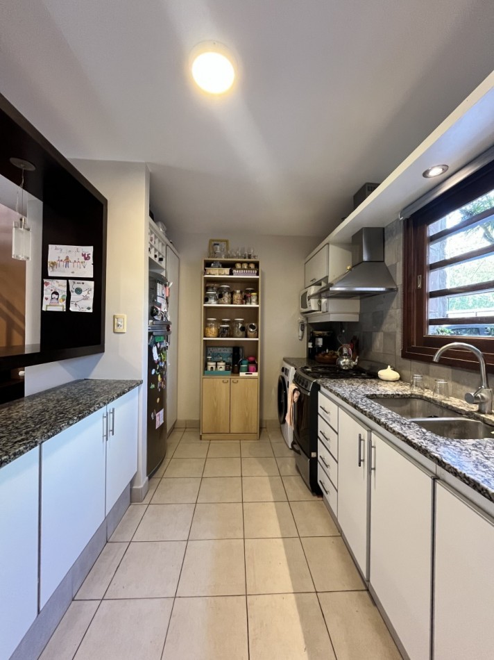 VENTA HERMOSO PH ZONA CAISAMA 3AMB CON 2 baños y PARQUE Y PISCINA