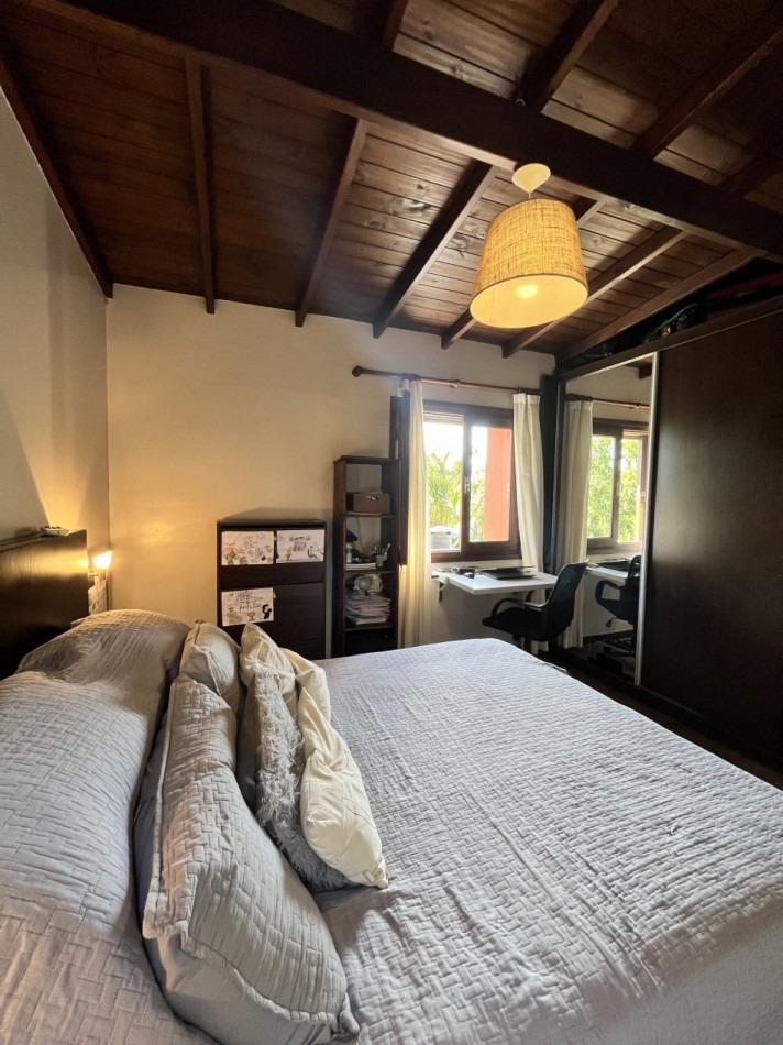 VENTA HERMOSO PH ZONA CAISAMA 3AMB CON 2 baños y PARQUE Y PISCINA