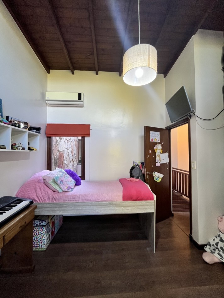 VENTA HERMOSO PH ZONA CAISAMA 3AMB CON 2 baños y PARQUE Y PISCINA