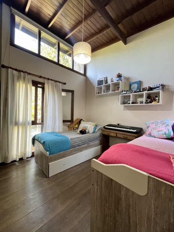 VENTA HERMOSO PH ZONA CAISAMA 3AMB CON 2 baños y PARQUE Y PISCINA