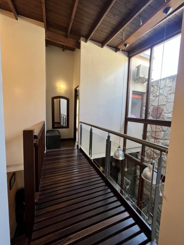 VENTA HERMOSO PH ZONA CAISAMA 3AMB CON 2 baños y PARQUE Y PISCINA