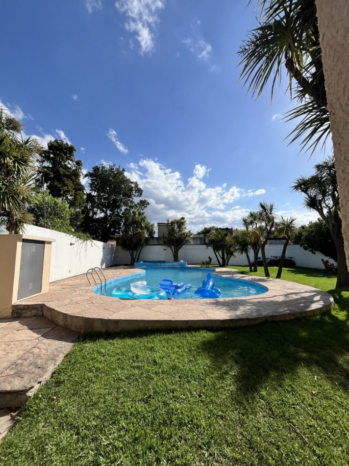 VENTA HERMOSO PH ZONA CAISAMA 3AMB CON 2 baños y PARQUE Y PISCINA