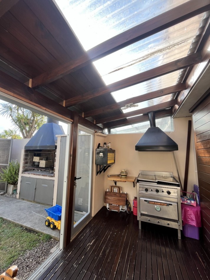 VENTA HERMOSO PH ZONA CAISAMA 3AMB CON 2 baños y PARQUE Y PISCINA