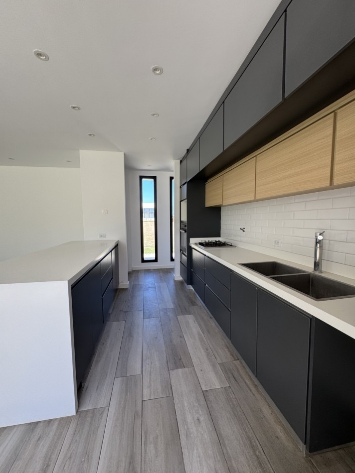 CASA CON PISCINA EN ALQUILER 24 MESES EN EL BARRIO PRIVADO RUMENCO
