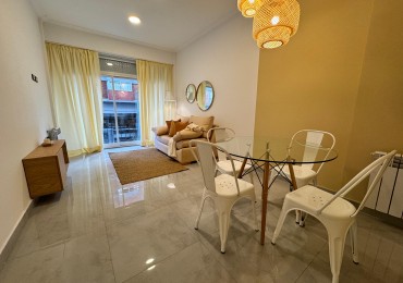 DEPTO 2 AMB C BALCON SALIENTE Y PATIO RECICLADO Y AMOBLADO CENTRO