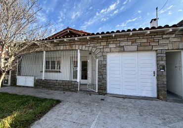 IDEAL USO COMERCIAL!! CHALET 4 AMBIENTES CON 2 DTOS DE  2 Y 3 AMBIENTES VENTA EN BLOCK CHAUVIN
