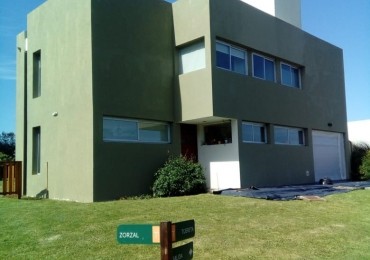 CASA CON GRAN PARQUE Y PILETA EN RUMENCO 