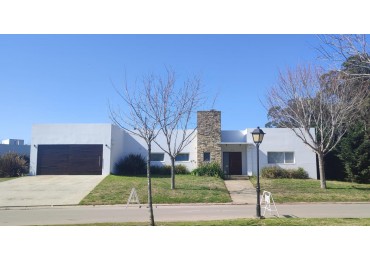 ALQUILER 24 MESES CASA CON PISCINA EN ARENAS DEL SUR