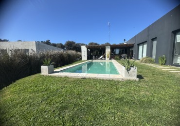 EXCELENTE CASA EN VENTA CON PISCINA EN ARENAS DEL SUR