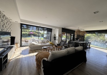 EXCELENTE CASA CON PISCINA EN VENTA EN BARRIO PRIVADO RUMENCO