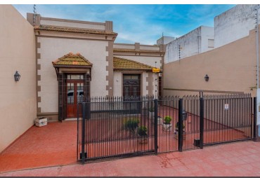 CASA DE ESTILO RECICLADA A LA VENTA  