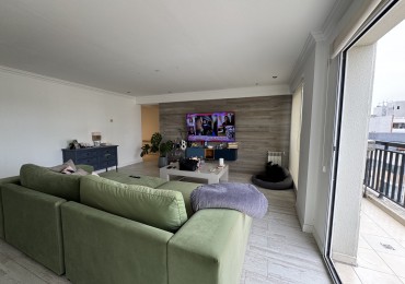 VENTA DEPTO 4 AMB CON BALCON AL FRENTE Y COCHERA CON BAULERA