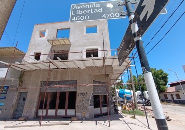 EXCELENTE LOCAL 140 M2 C PATIO EN LIBERTAD ESQ NEUQUEN 