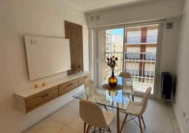 ()VENTA DEPTO RECICLADO 2 AMB A LA CALLE CON BALCON CENTRO