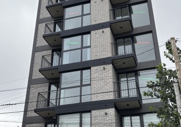 VENTA DEPARTAMENTO 2 AMB AL FRENTE  CON BALCON A ESTRENAR CON COCHERA ED.STYLO PASO BARRIO SAN JOSE
