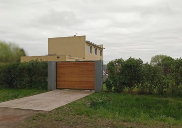 VENTA CASA 3 AMBIENTES CON GRAN PARQUE Y PILETA EN BARRIO LOMAS DE SAN PATRICIO