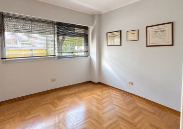 VENTA DEPARTAMENTO AMPLIO 2 AMBIENTES CON BALCON AL FRENTE EN CENTRO MAR DEL PLATA 