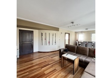 VENTA IMPORTANTE  PISO 4 AMBIENTES CON COCHERA DE 160 MTS2 EN LO MEJOR DE PLAZA MITRE  