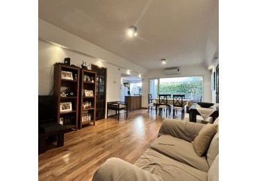 VENTA CASA DE 5 AMBIENTES CON PATIO EN ZONA GUEMES EXCELENTE ENTORNO COMERCIAL  