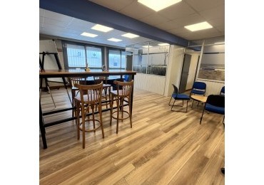 VENTA OFICINA RECICLADA DE 70 MTS CON DOS PRIVADOS SOBRE AV INDEPENDENCIA Y ALVARADO 